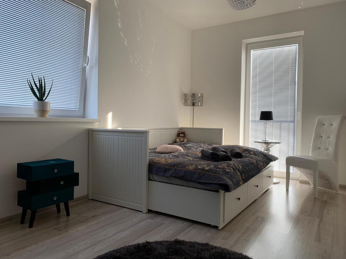 Modern 2 Bed House Near Bratislava With Parking Apartment Rovinka Exterior photo