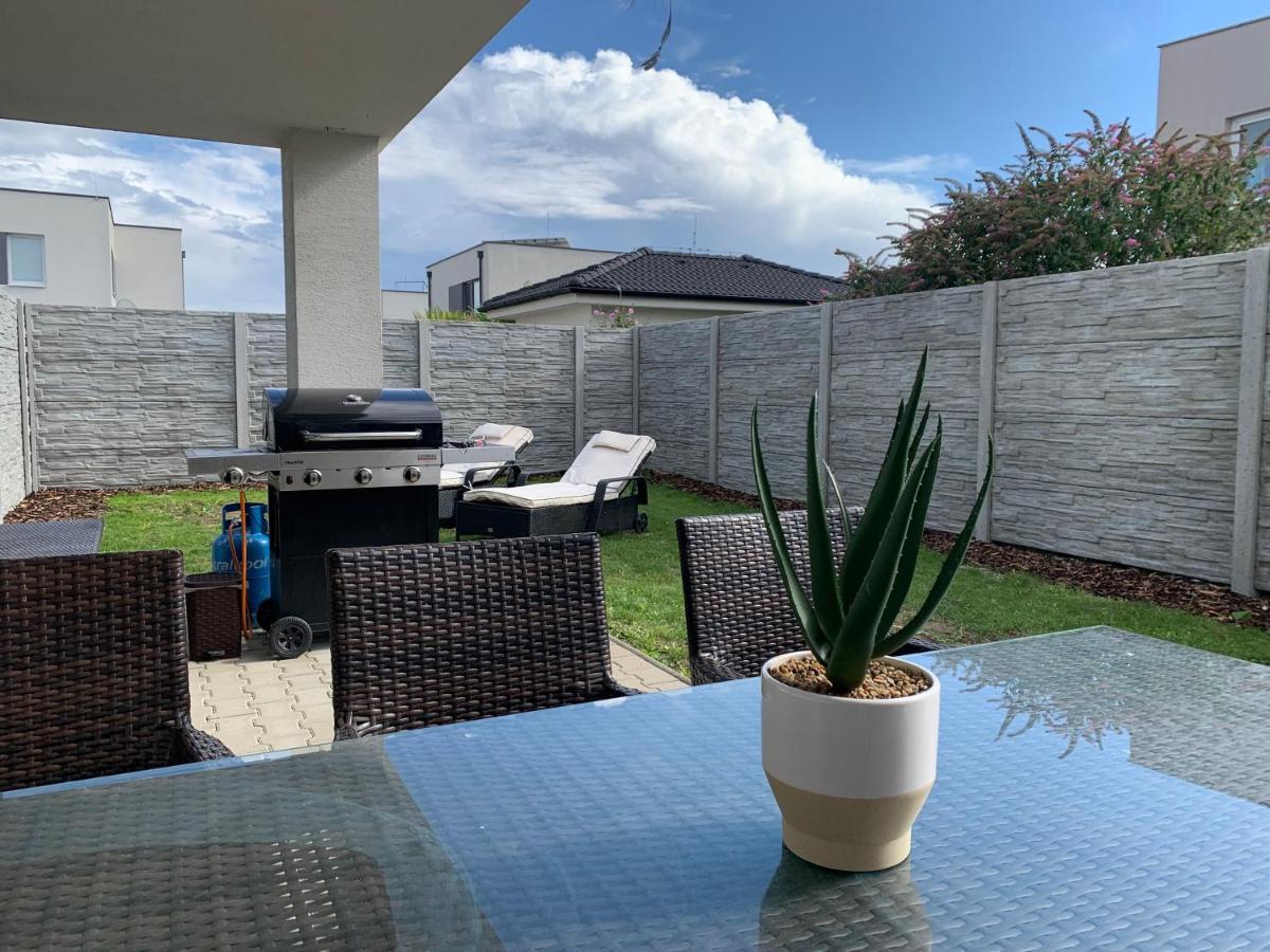 Modern 2 Bed House Near Bratislava With Parking Apartment Rovinka Exterior photo